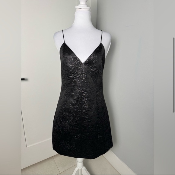 Alice + Olivia Tayla Dress in Black/Size 6 - Picture 4 of 10